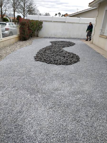 Paysagiste pour l'aménagement mineral d'un jardin à Biscarrosse dans les Landes