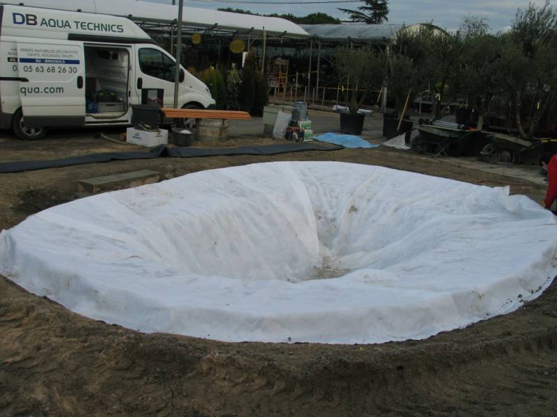 Paysagiste pour réalisation d'un bassin poisson extérieur d'exposition pour une jardinerie à Blagnac