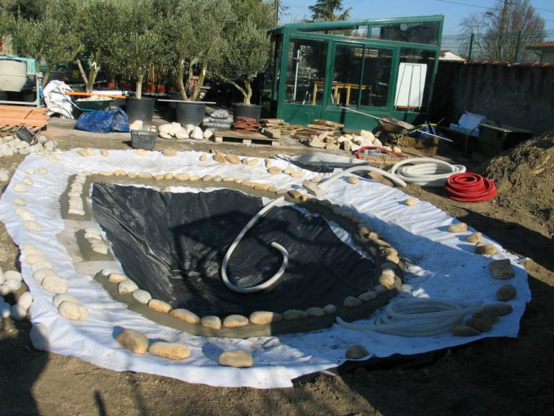 Paysagiste pour réalisation d'un bassin poisson extérieur d'exposition pour une jardinerie à Blagnac