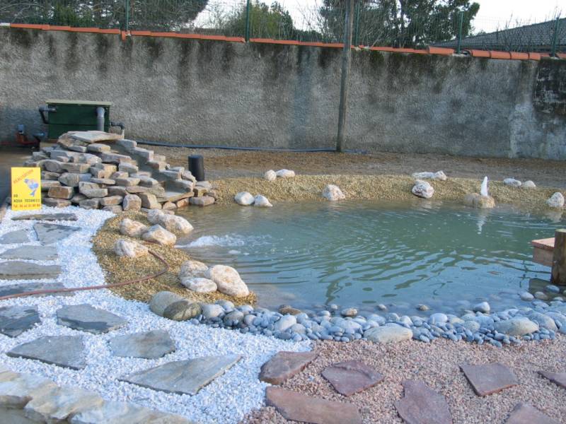 Paysagiste pour réalisation d'un bassin poisson extérieur d'exposition pour une jardinerie à Blagnac