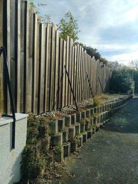 Paysagiste pour le renforcement d'une clôture bois à Sanguinet dans le Nord des Landes 