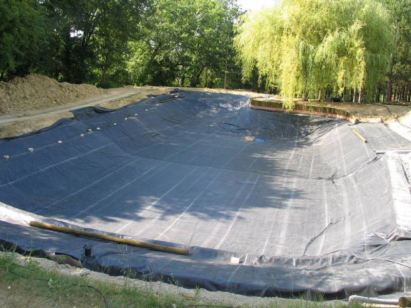 Paysagiste à Parentis en Born dans les Landes : Mise en place d'une étanchéité par membrane EPDM pour un bassin de jardinsPaysagiste  pour étanchéité bassin  par membrane caoutchouc
