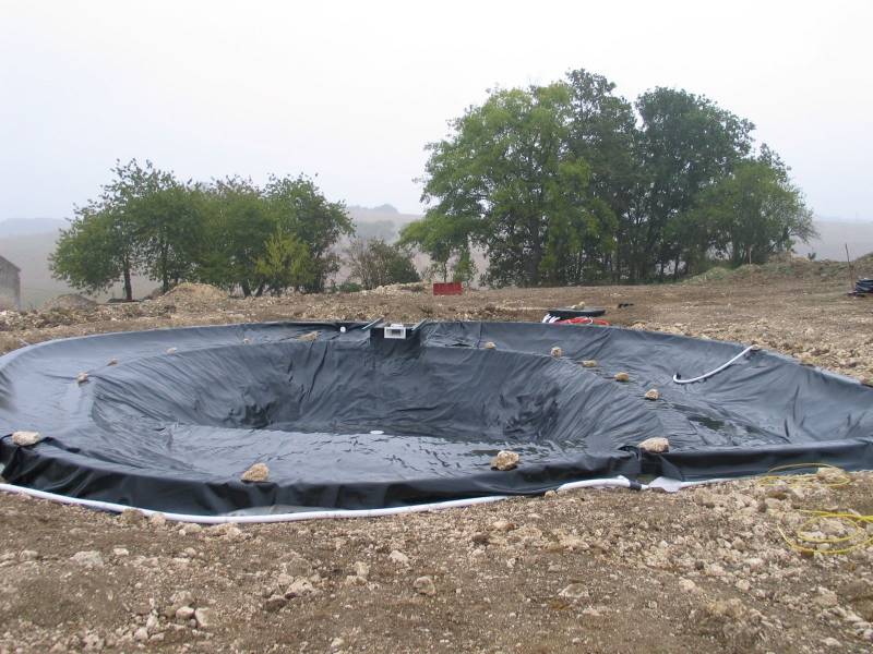Paysagiste à Parentis en Born dans les Landes : Mise en place d'une étanchéité par membrane EPDM pour un bassin de jardinsPaysagiste  pour étanchéité bassin par membrane caoutcouch