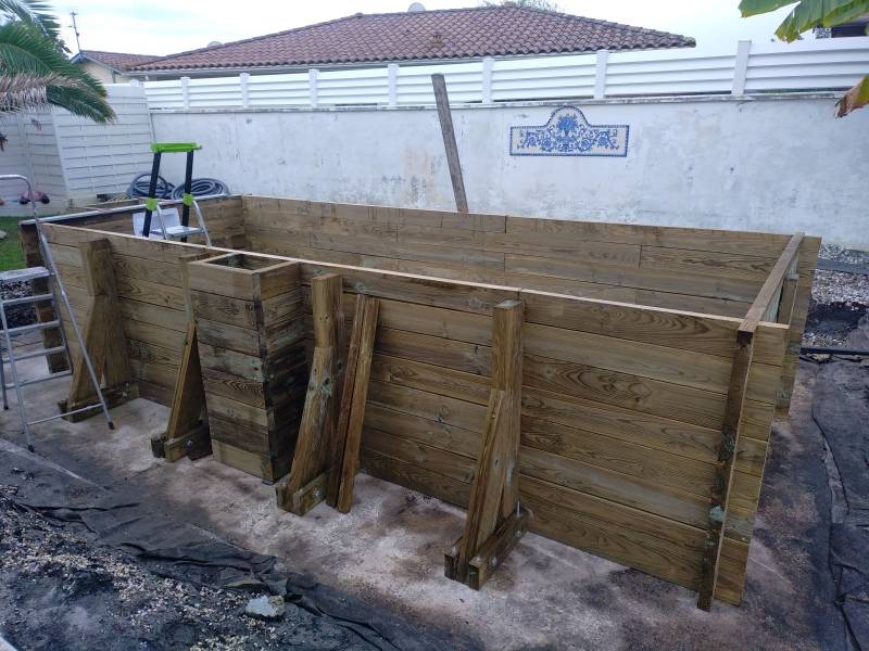 montage d'une piscine bois 