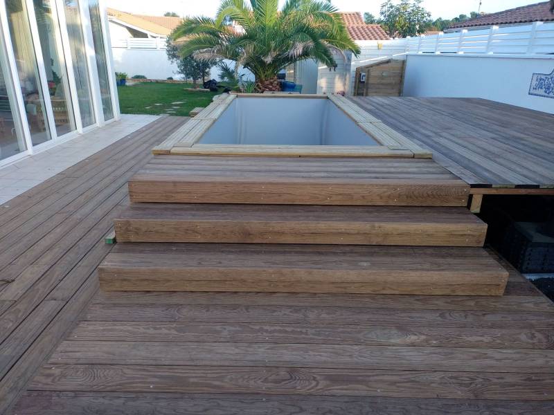 Réalisation d'un escalier en lames de pin