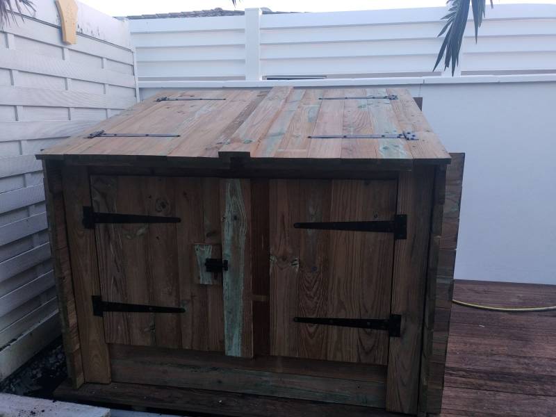 Paysagiste pour la réalisation d'un local technique en pin cl IV