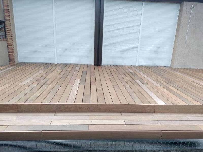 Réalisation d'une terrasse en lames IPE clipsables avec concept GRAD  à Sanguinet près du bassin d'Arcachon 