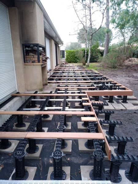Réalisation d'une terrasse en lames IPE clipsables avec concept GRAD  à Sanguinet près du bassin d'Arcachon 