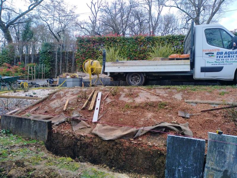 Paysagiste pour réalisation d'une palissade en dalles de schiste à Sanguinet au Nord des LandesPalissade en dalles de schiste
