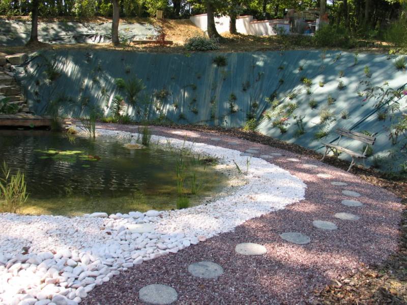 Paysagiste pour l'aménagement jardin  avec pas japonais à Sanguinet près du Bassin d'Arcachonpas japonais rond granit