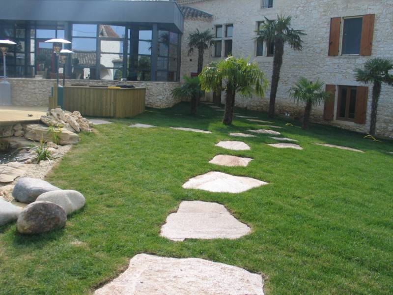 Paysagiste pour l'aménagement jardin  avec pas japonais à Sanguinet près du Bassin d'Arcachonpas japonais gneiss