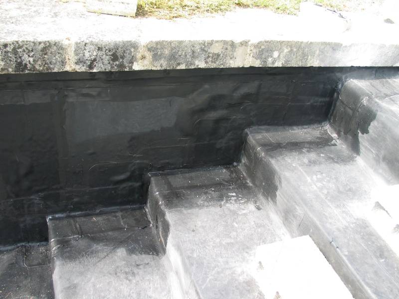 Paysagiste à Parentis en Born dans les Landes : Mise en place d'une étanchéité par membrane EPDM pour un bassin de jardinsPaysagiste  pour étanchéité sur mesure par membrane caoutchouc d'une piscine naturelle