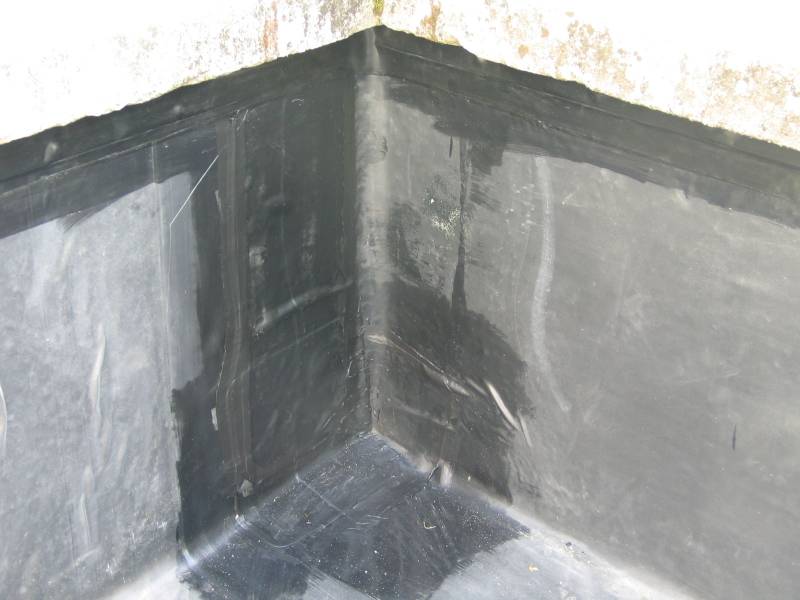 Paysagiste à Parentis en Born dans les Landes : Mise en place d'une étanchéité par membrane EPDM pour un bassin de jardinsPaysagiste   pour étanchéité sur mesure par membrane EPDM d'un basson béton