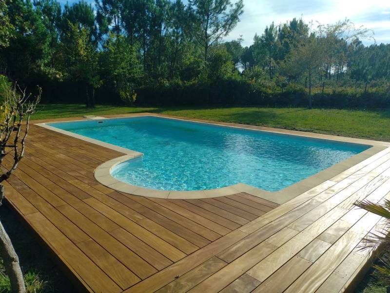 paysagiste pour l'aménagement d'une terrasse en lames de Cumaru à SAnguinet près du bassin d'Arcachon