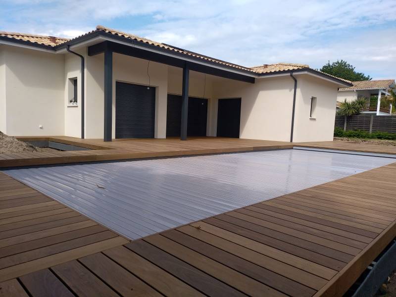 Paysagiste pour la réalisation d'une terrasse en grad avec lames IPE