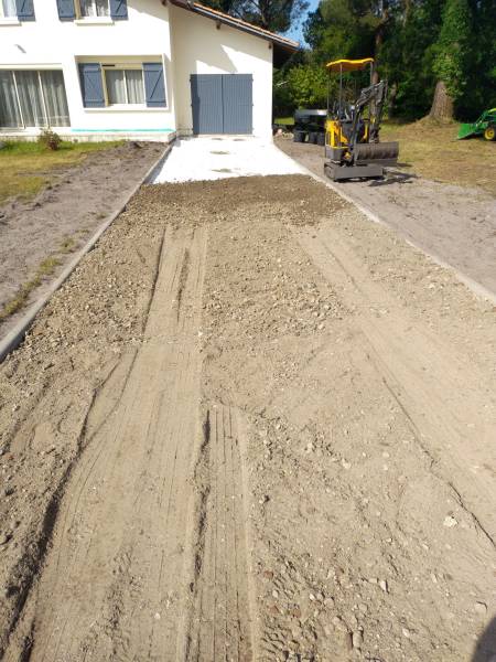 Réalisation d'une allée en gravier compact carrossable à Sanguinet dans Les Landes