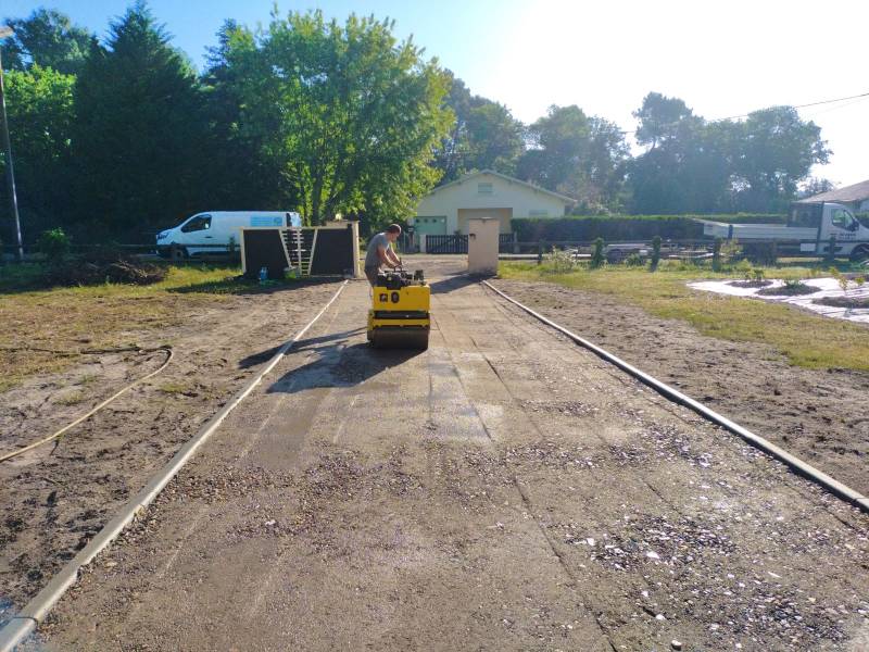 Réalisation d'une allée en gravier compact carrossable à Sanguinet dans Les Landes