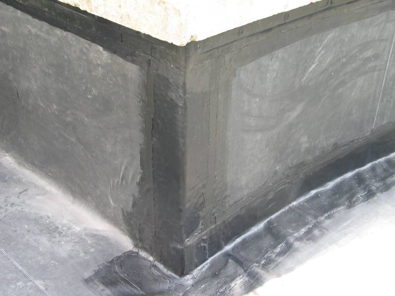 Paysagiste à Parentis en Born dans les Landes : Mise en place d'une étanchéité par membrane EPDM pour un bassin de jardinsPaysagiste pour étanchéité sur mesure par membrane EPDM d'un bassin  béton