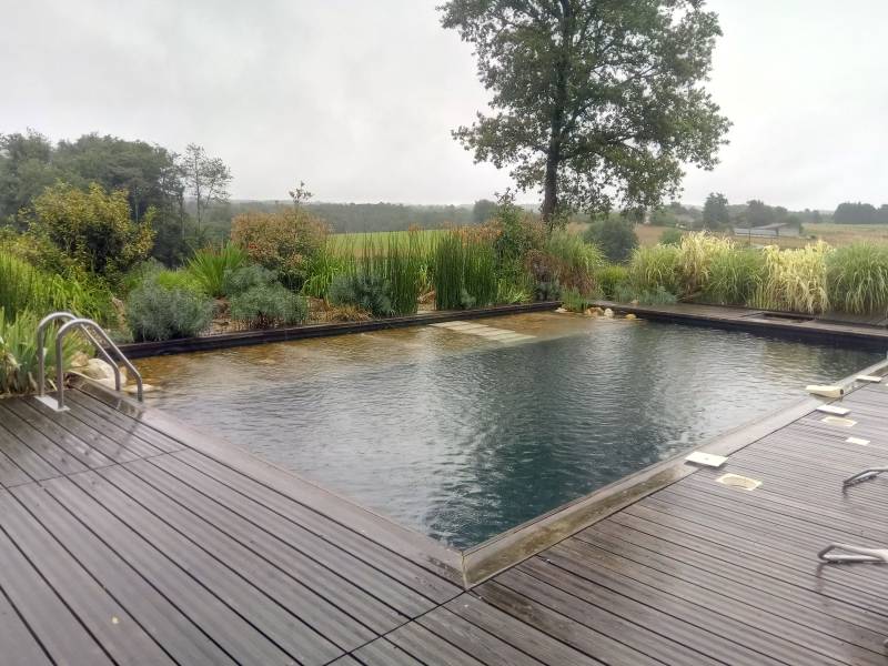 paysagiste pour le traitement écologique d'une piscine à Biscarrosse dans le nord des Landes